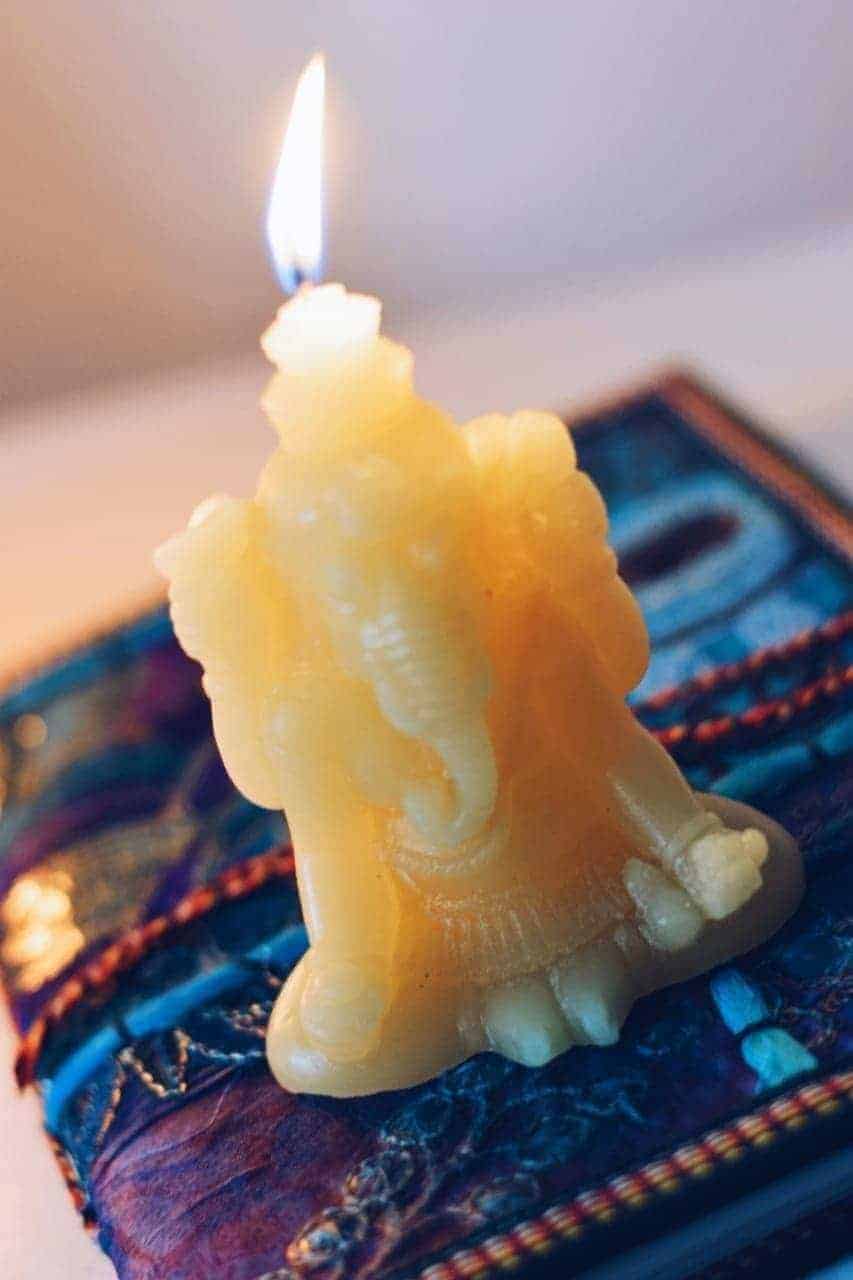 ===Arte con velas...=== Velas-ganesha-fantis